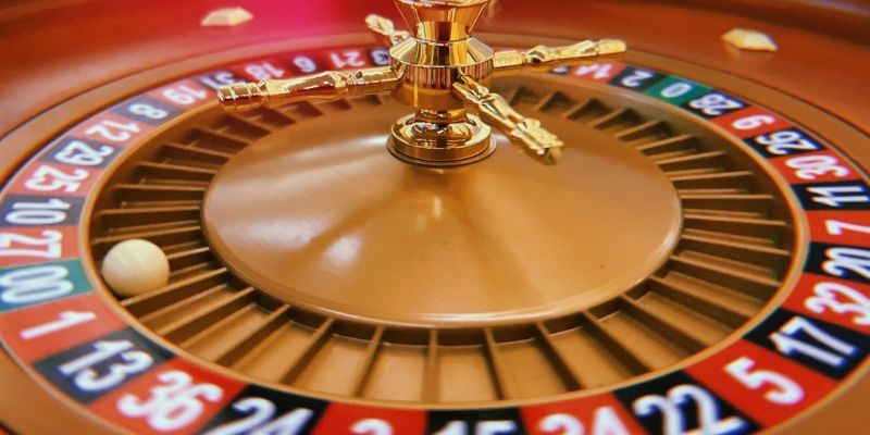 Bánh xe Roulette với 37 ô số ngẫu nhiên tạo nên tính kịch tính